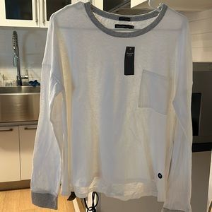 NWT Abercrombie & Fitch Long sleeve Tee. Size Medium